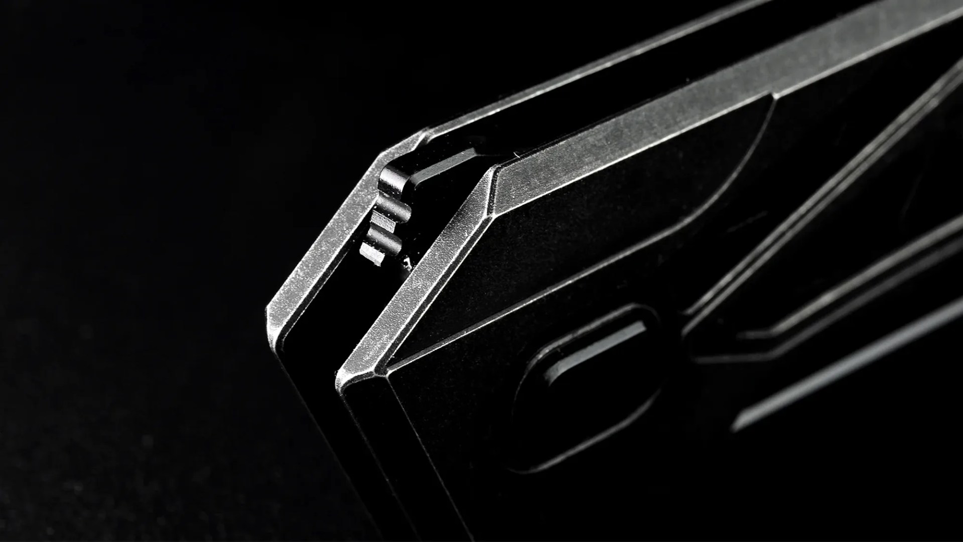 Avian Knives Topaza V1 flipper closeup