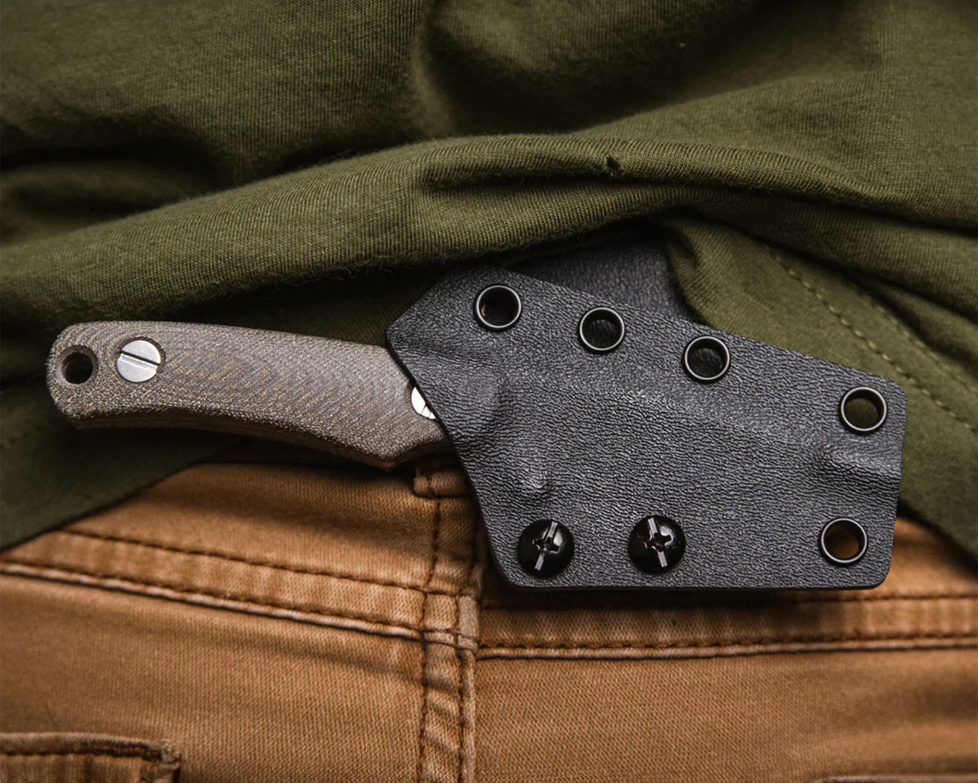 Knafs Little Lulu Knife in sheath on belt