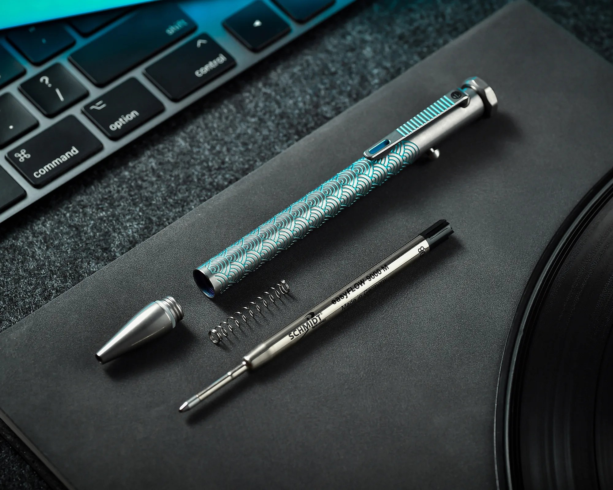 Tacray Spinium EDC Pen deconstructed on desk
