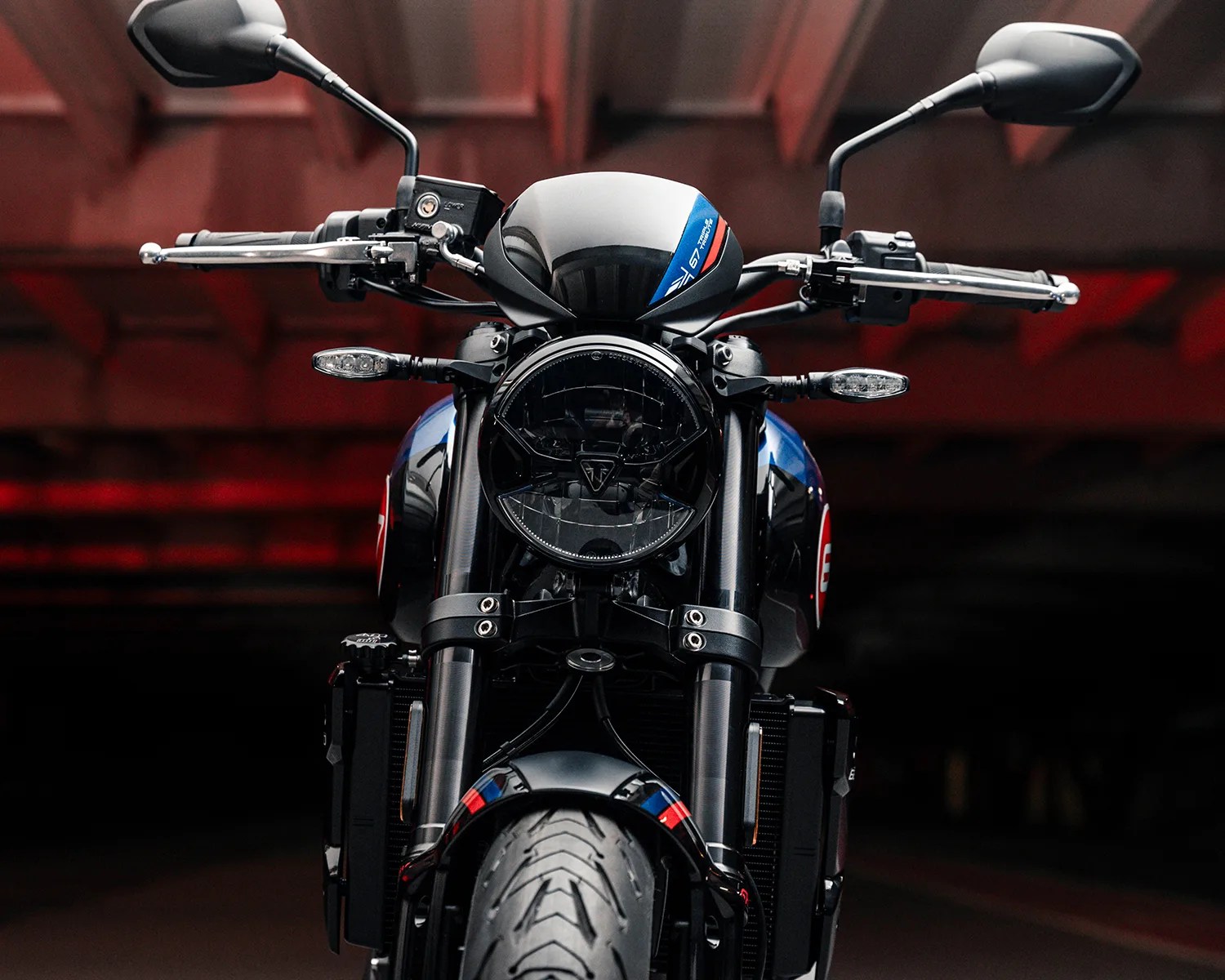 Triumph Trident 660 Triple Tribute Edition front detail