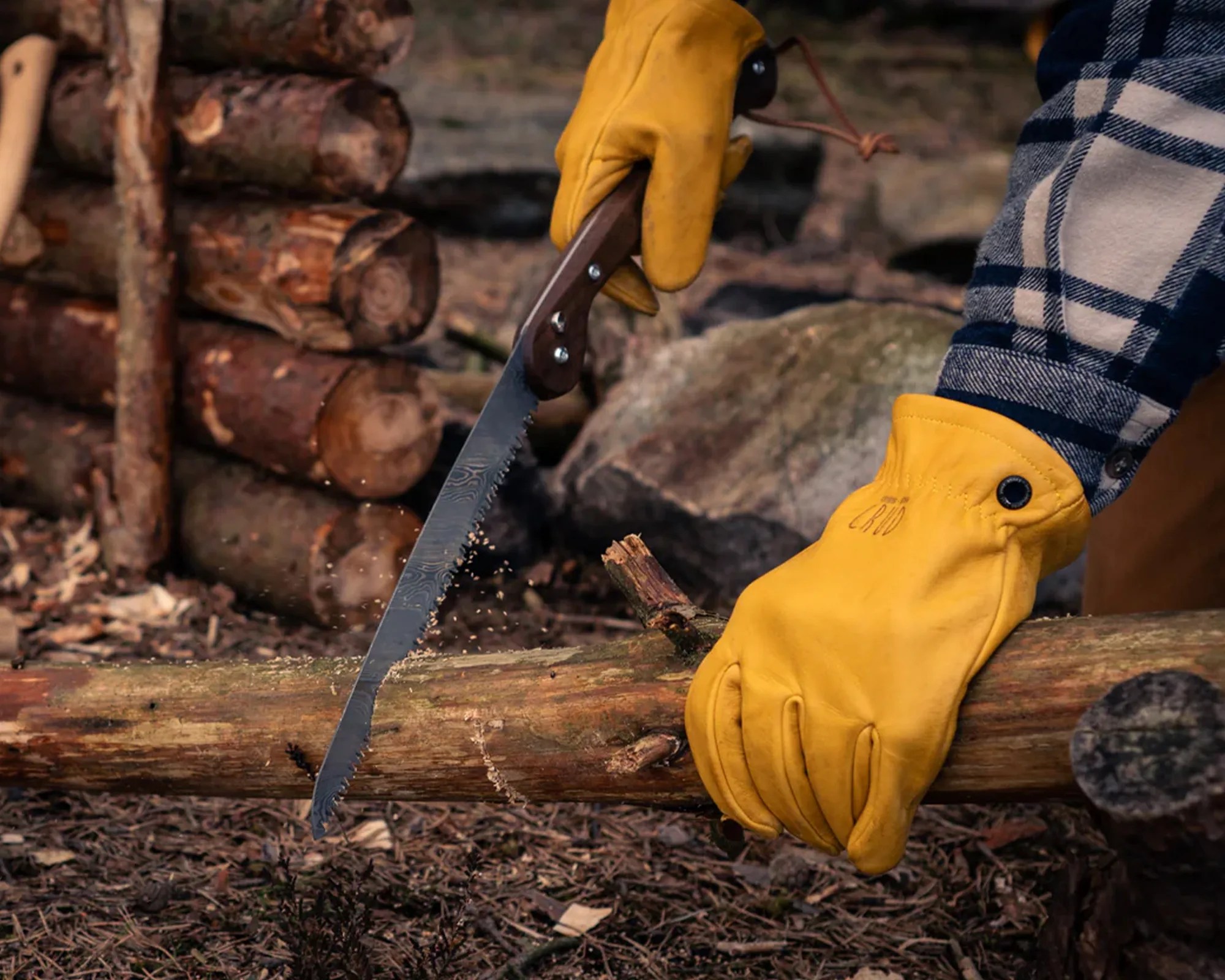 Woxna Damascus Steel Folding Saw cutting wood