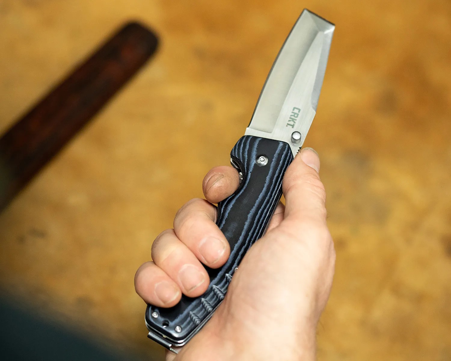 crkt razel in hand