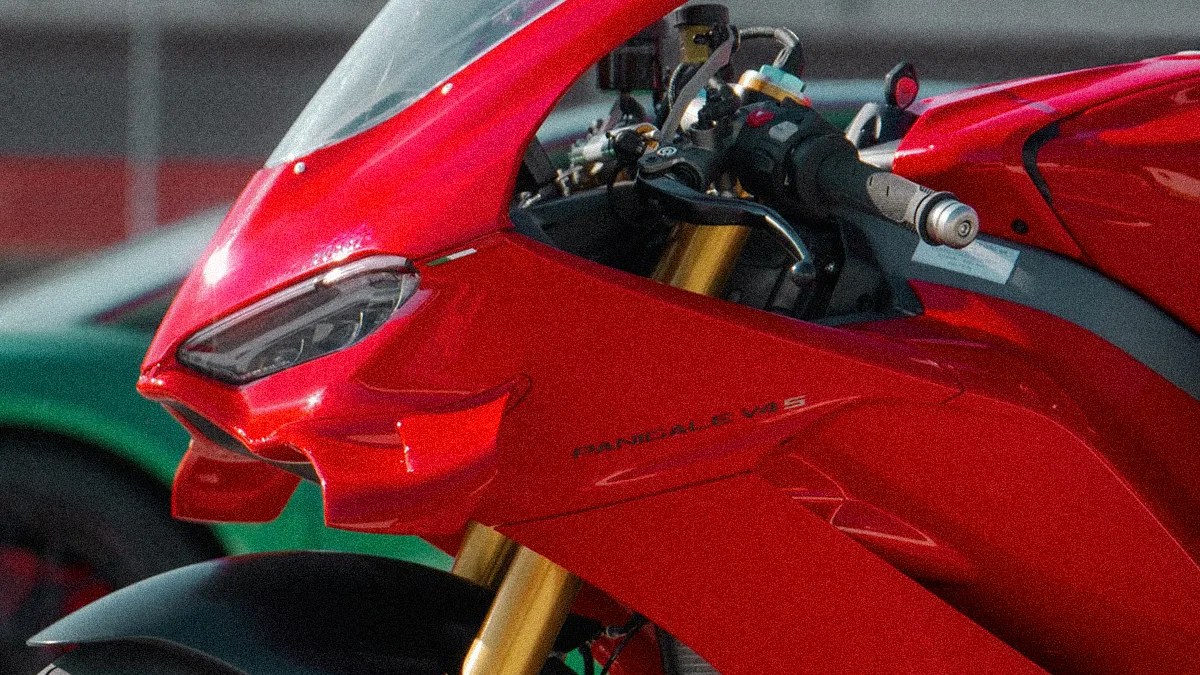 ducati panigale v4s shift lever macro