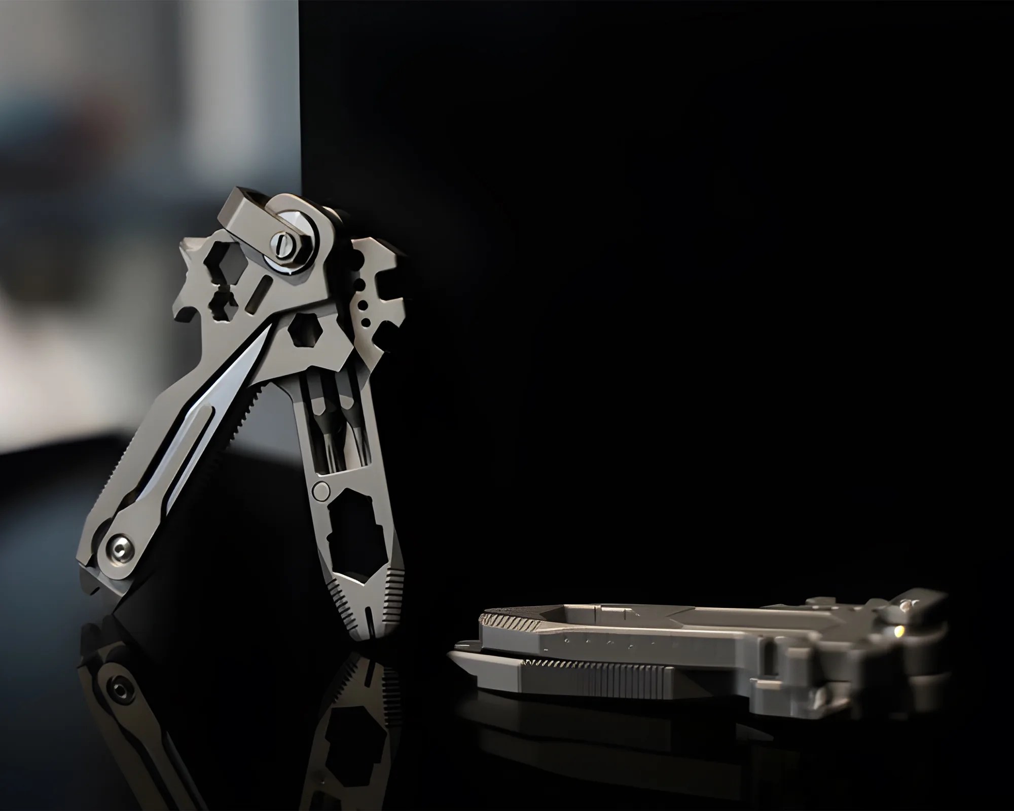 EDC Monster Keymaster 2.0 multi-tool open and closed