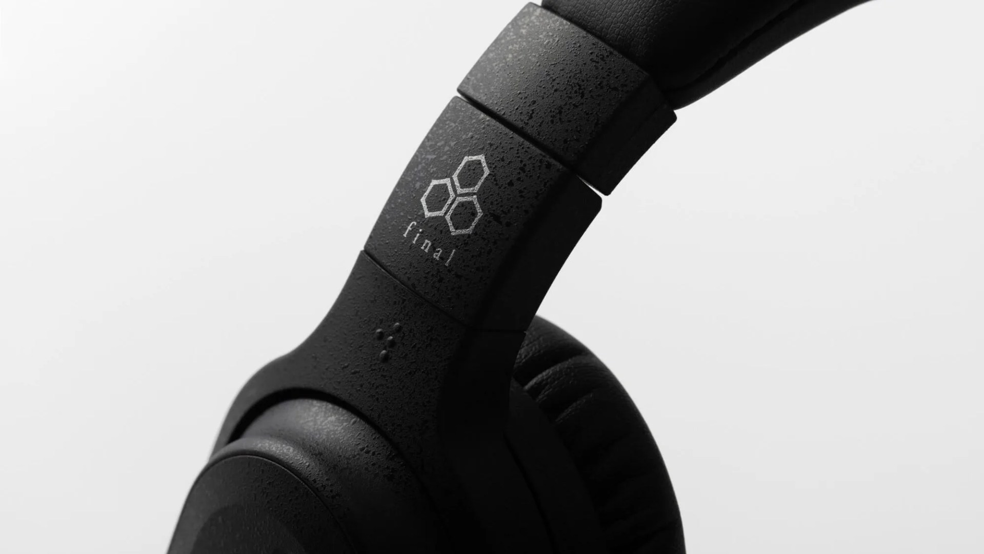 Final UX3000 SV noise-canceling headphones