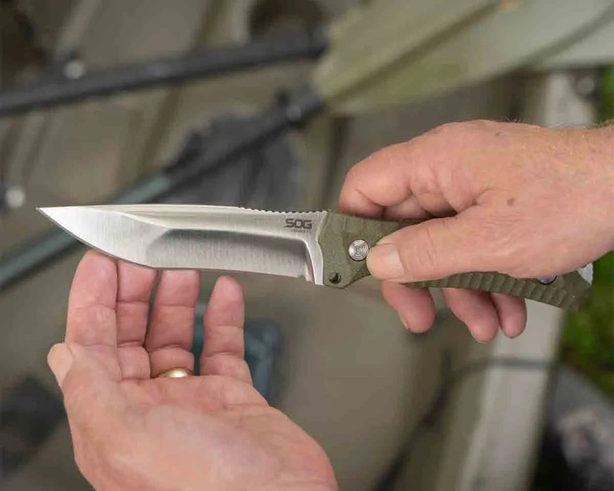 Hidaka FX 3V Knife in hand