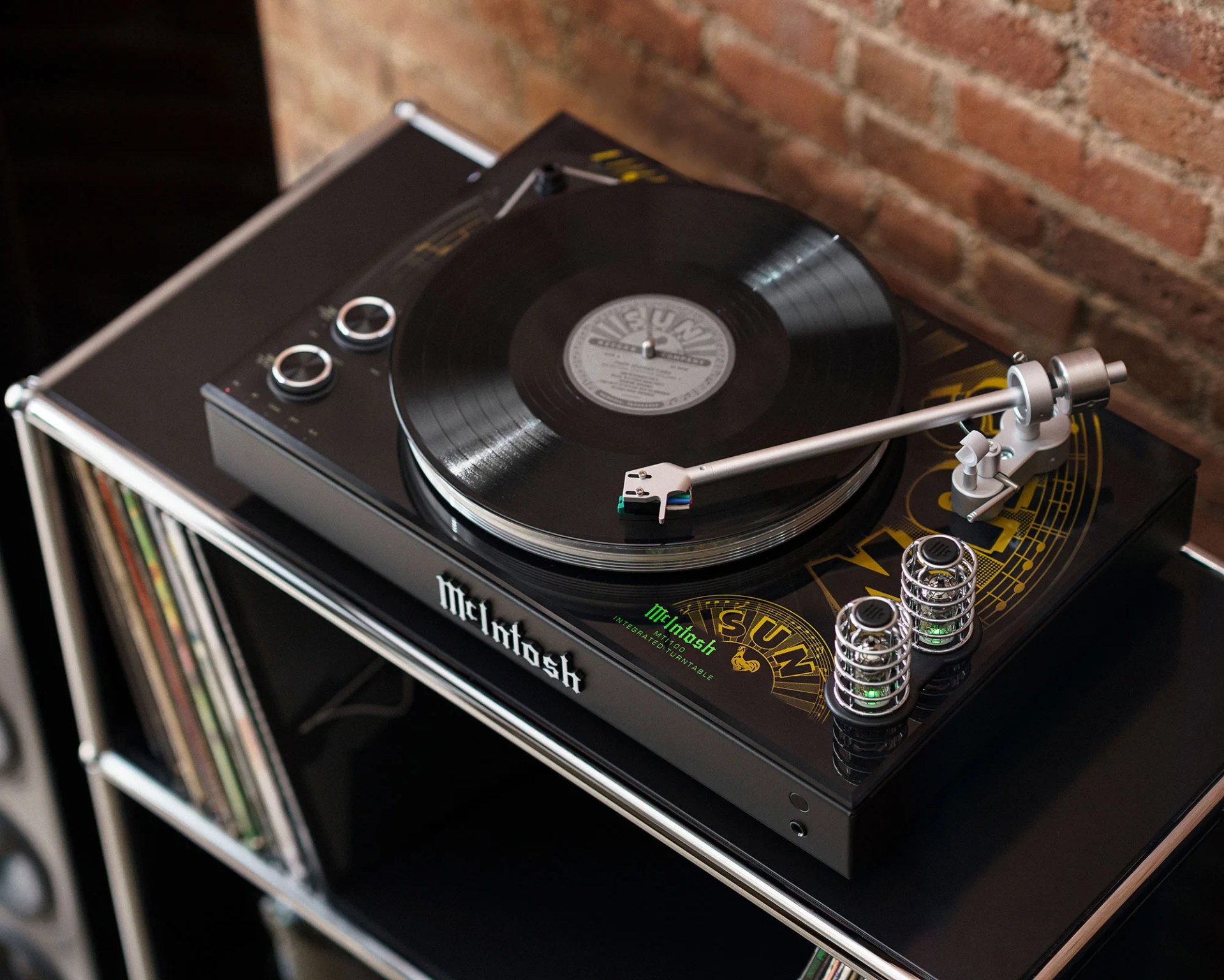 McIntosh limited-edition MTI100 Integrated Turntable