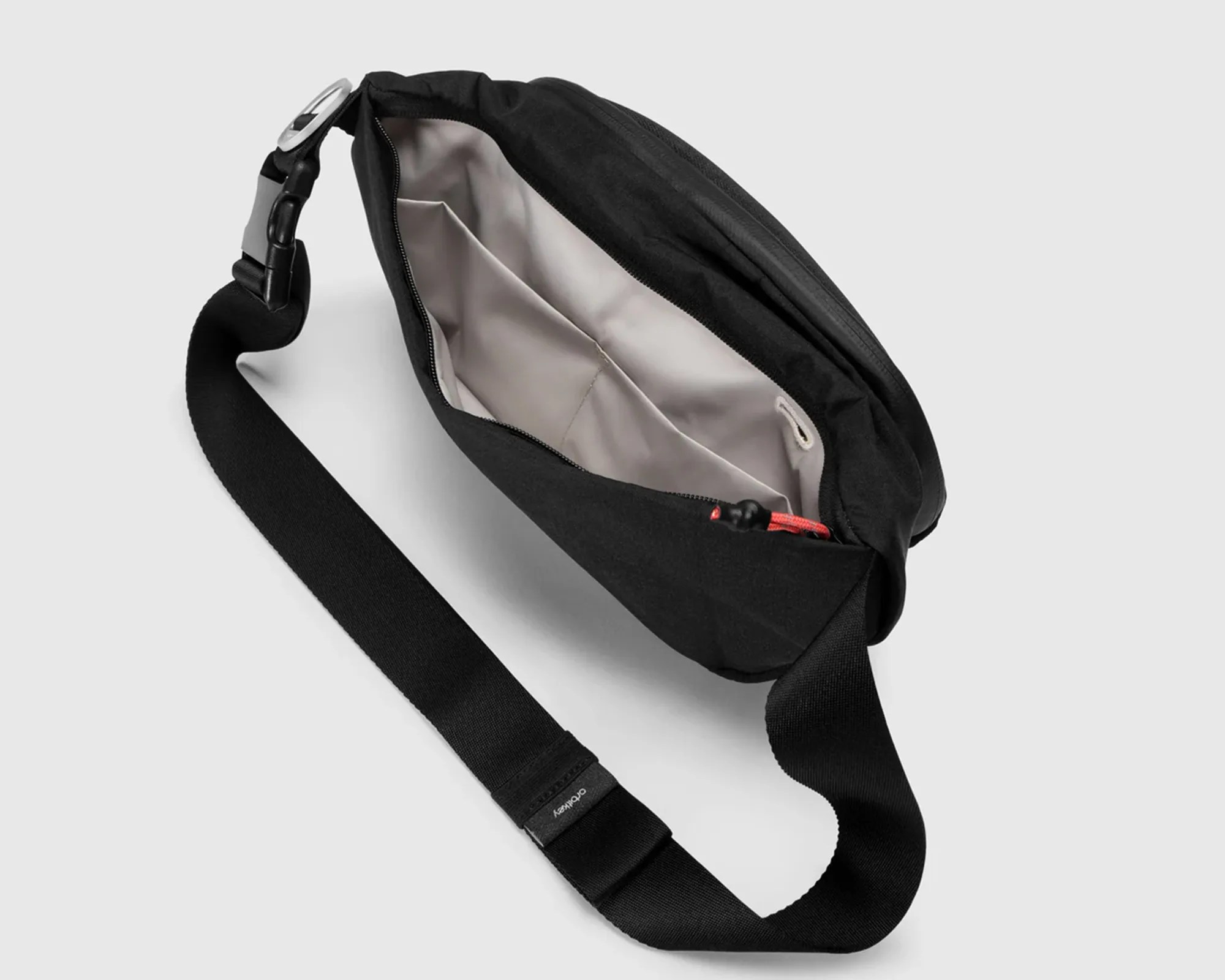 Orbitkey x Ucon Acrobatics Urban Sling back pocket open