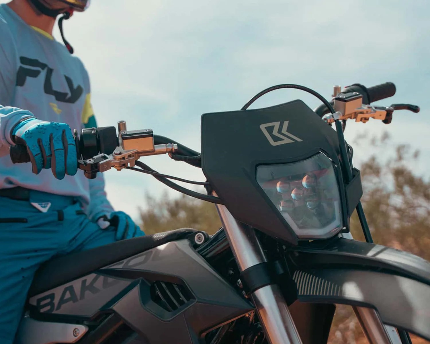 bakcou puma x22 sd electric motorcycle handlebar detail