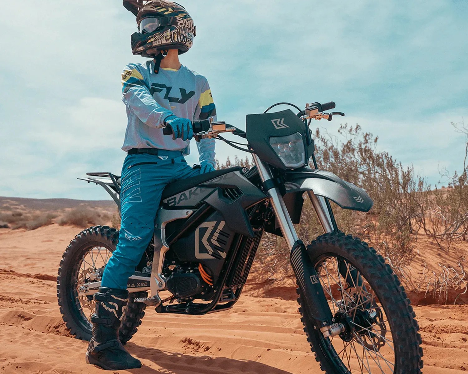 bakcou puma x22 sd electric motorcycle pose
