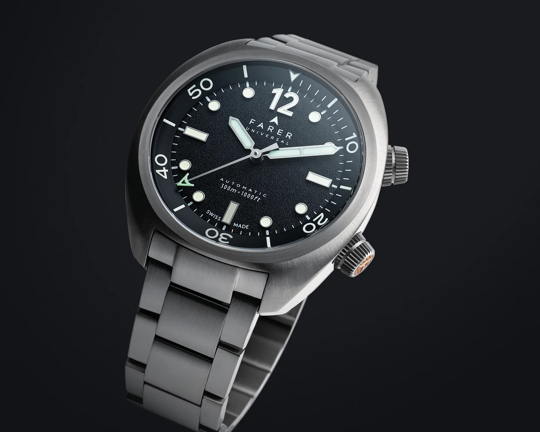 a black Farer dive watch
