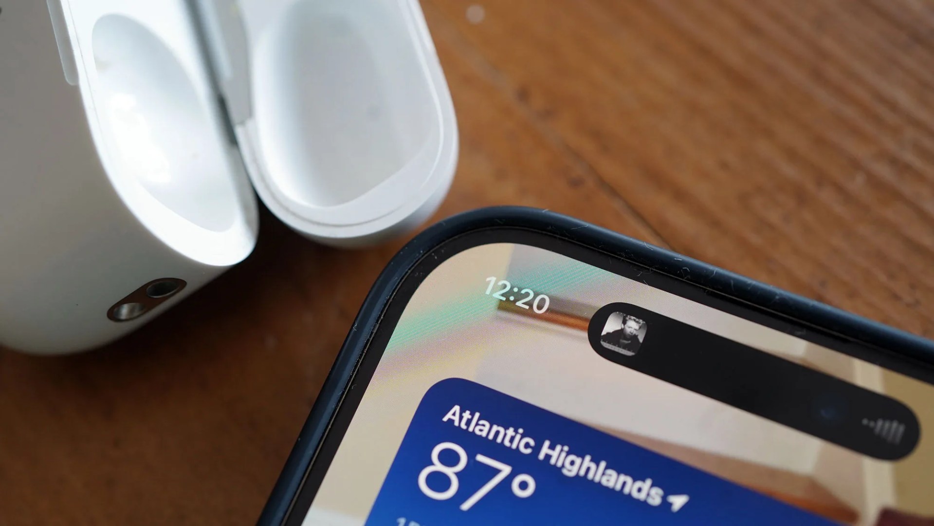 iOS 26 Keep Audio in Headphones