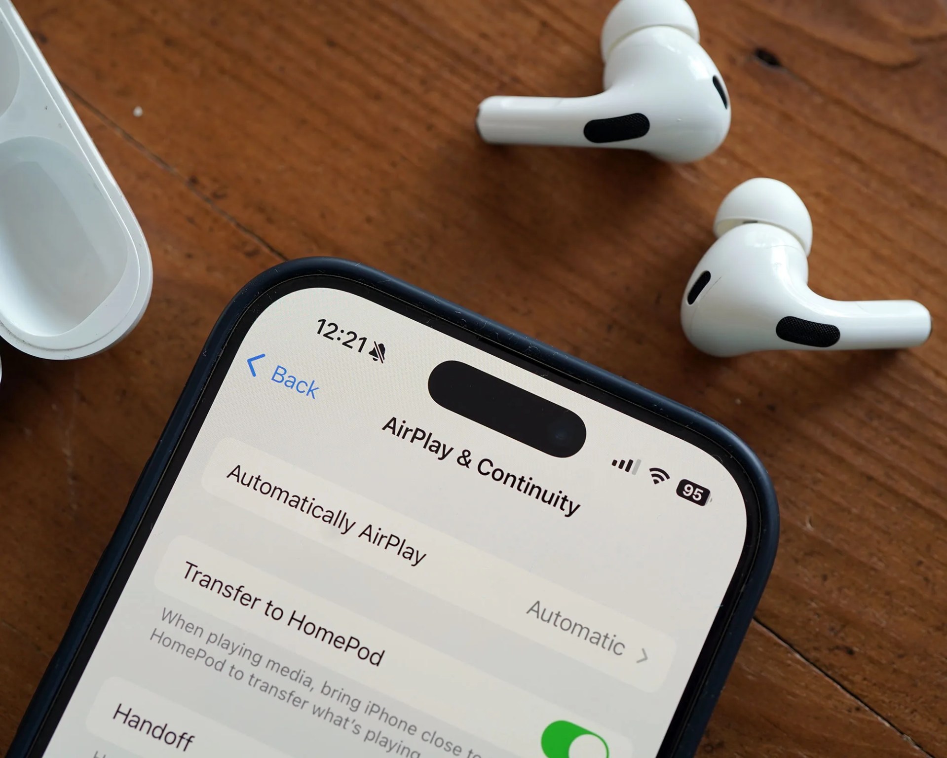 iOS 26 Keep Audio in Headphones