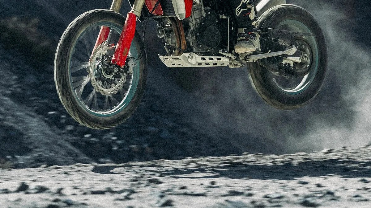 kove 800x rally adventure motorcycle macro