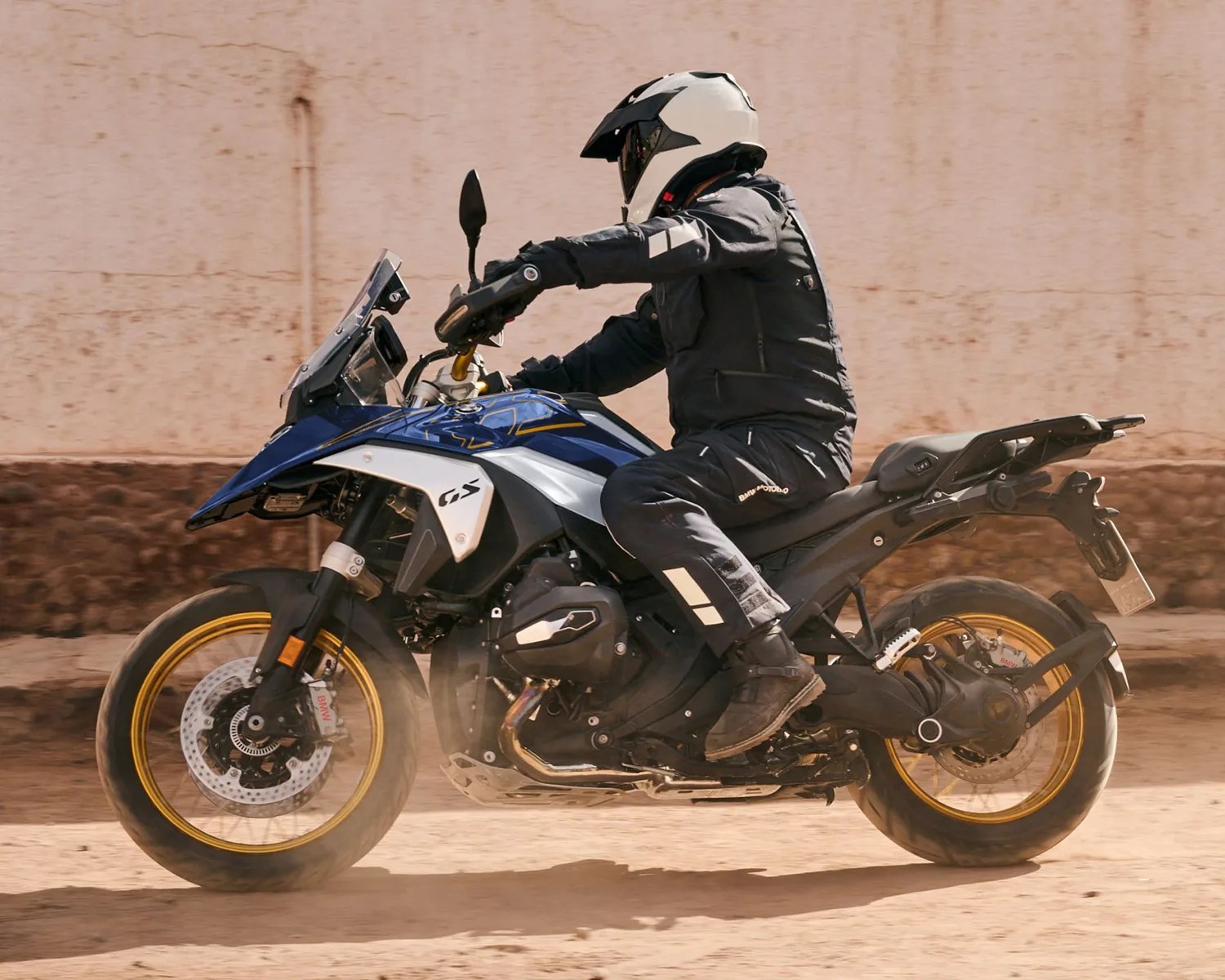 2026 BMW R 1300 GS Option 719 Biscaya dust action