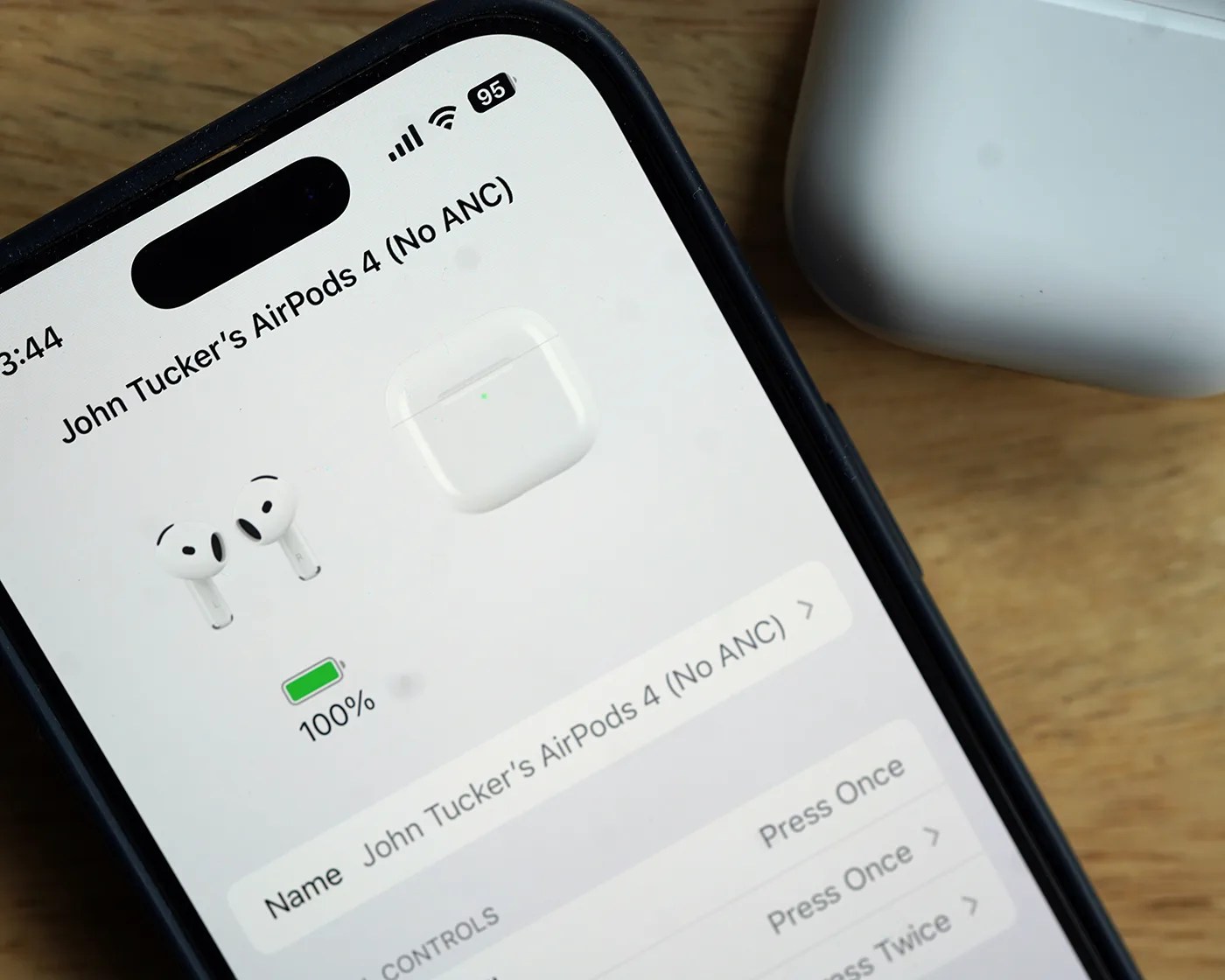 iOS 26 Charging Feature for AirPods
