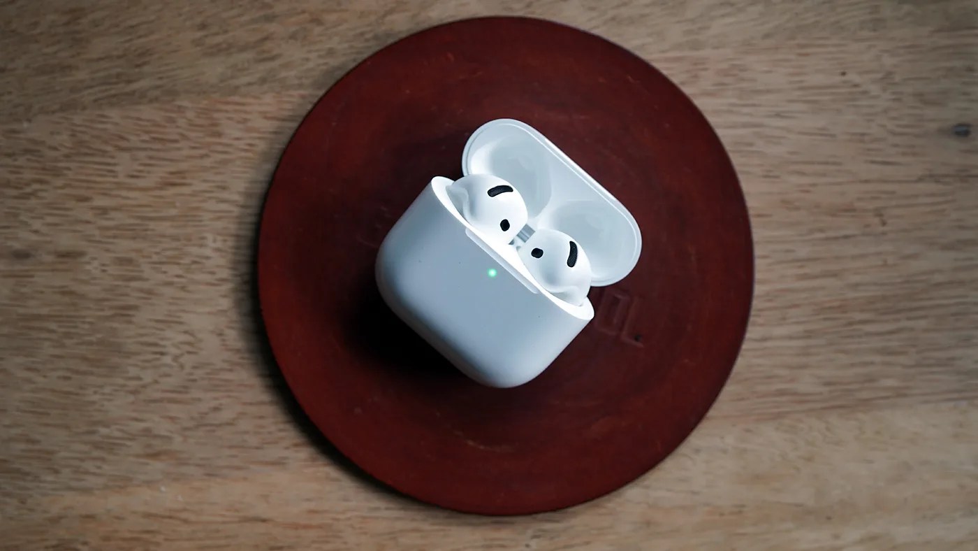 iOS 26 Charging Feature for AirPods