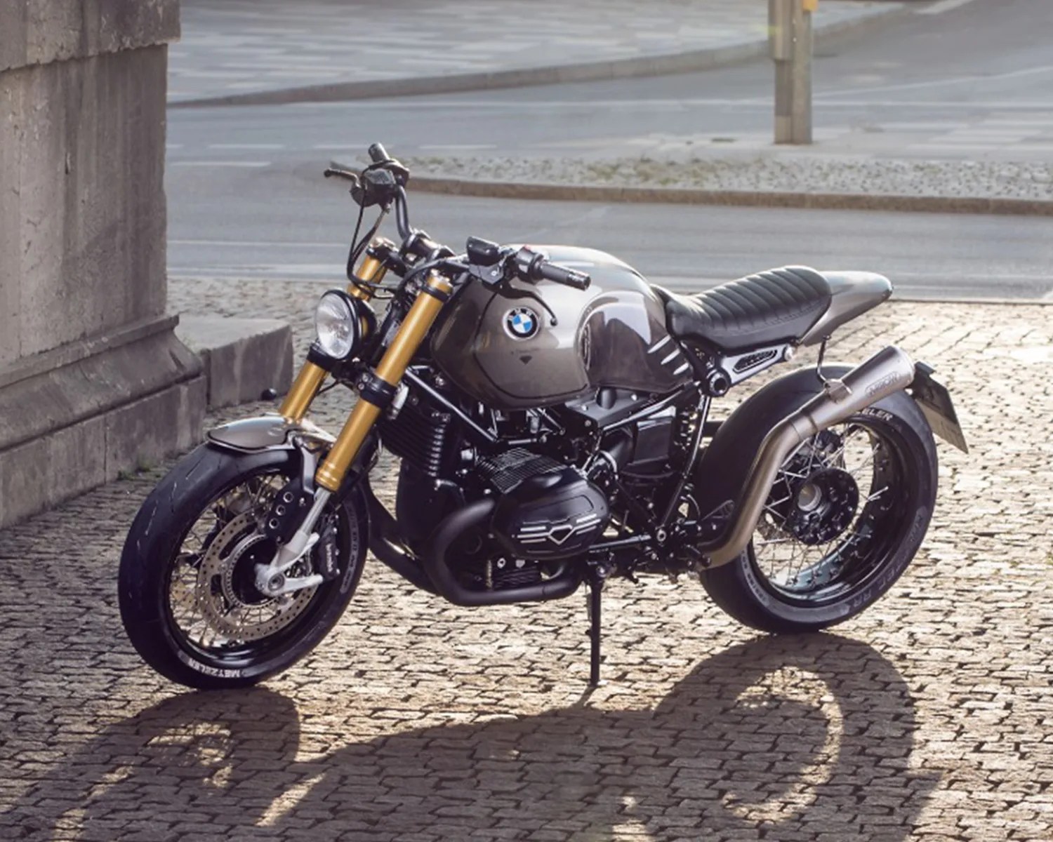 Diamond Atelier BMW R nineT Urban21 motorcycle kickstand side