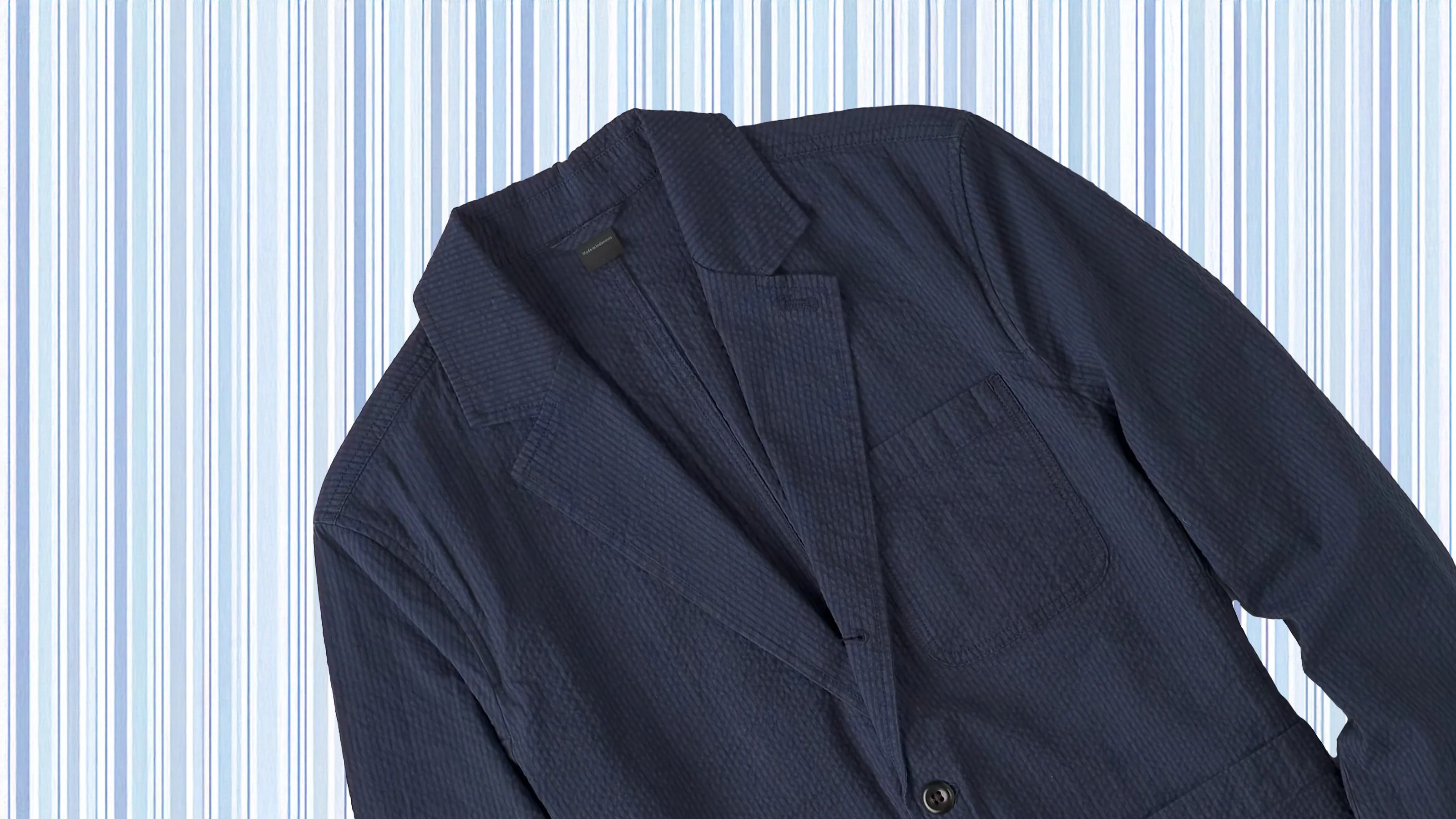 The Flint and Tinder Seersucker Blazer in Navy