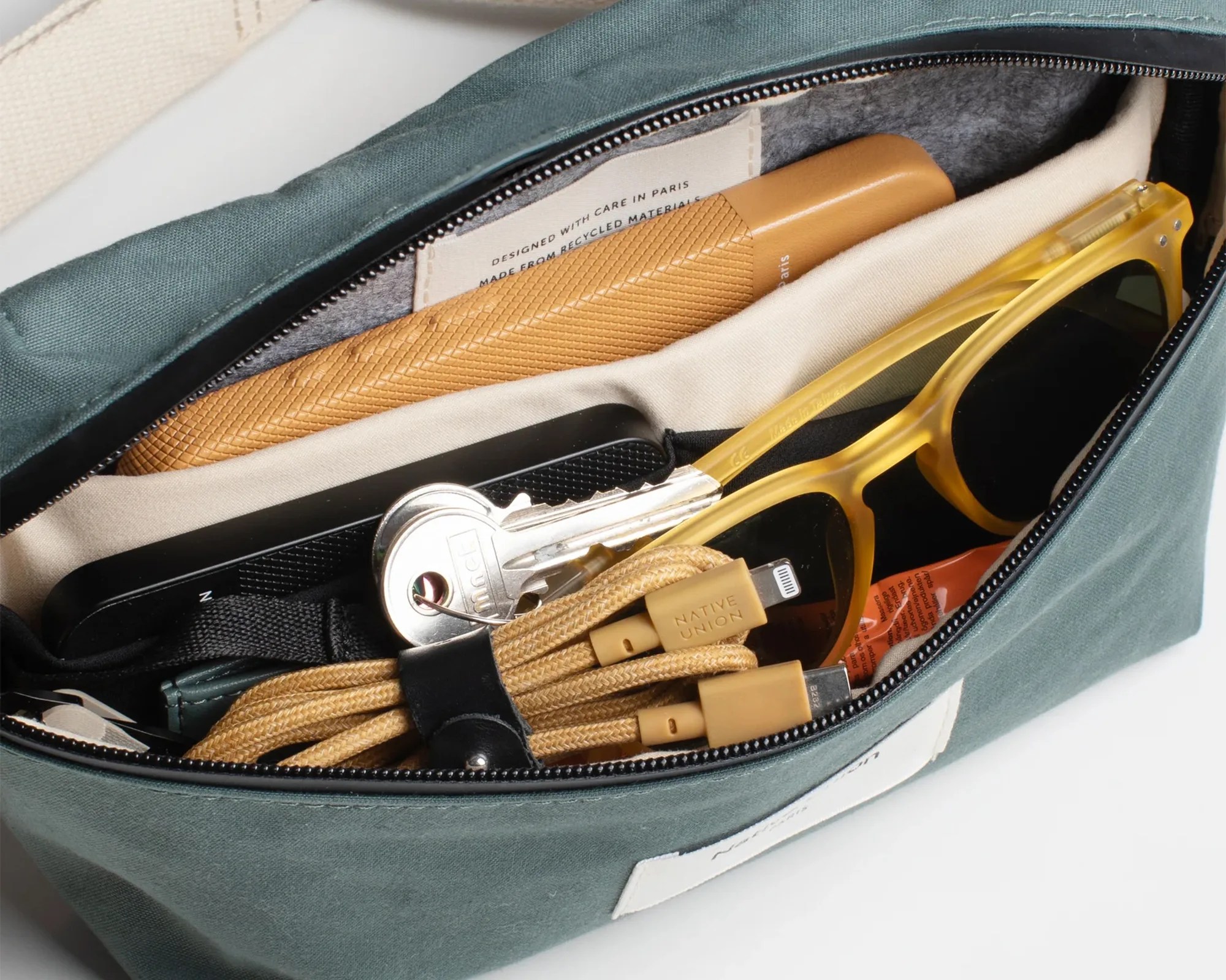 Native Union WFA EDC Bag interior