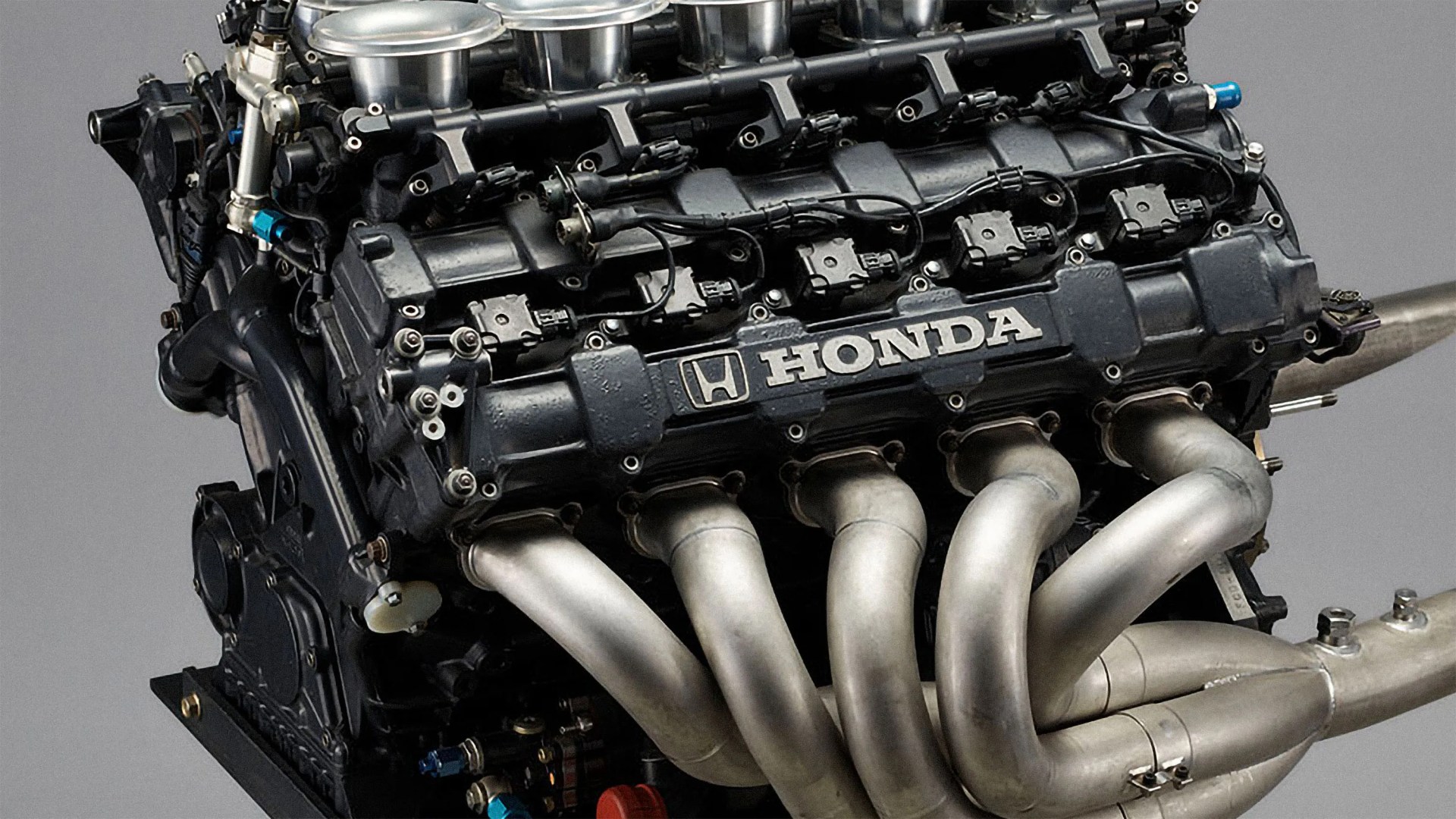 a photo of honda f1 engine complete