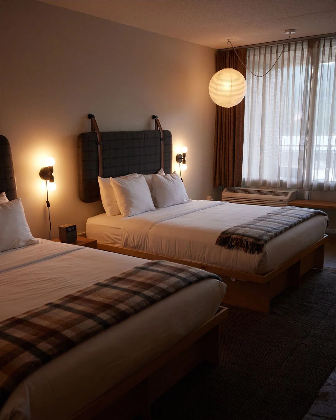 rhodes motor lodge bedroom
