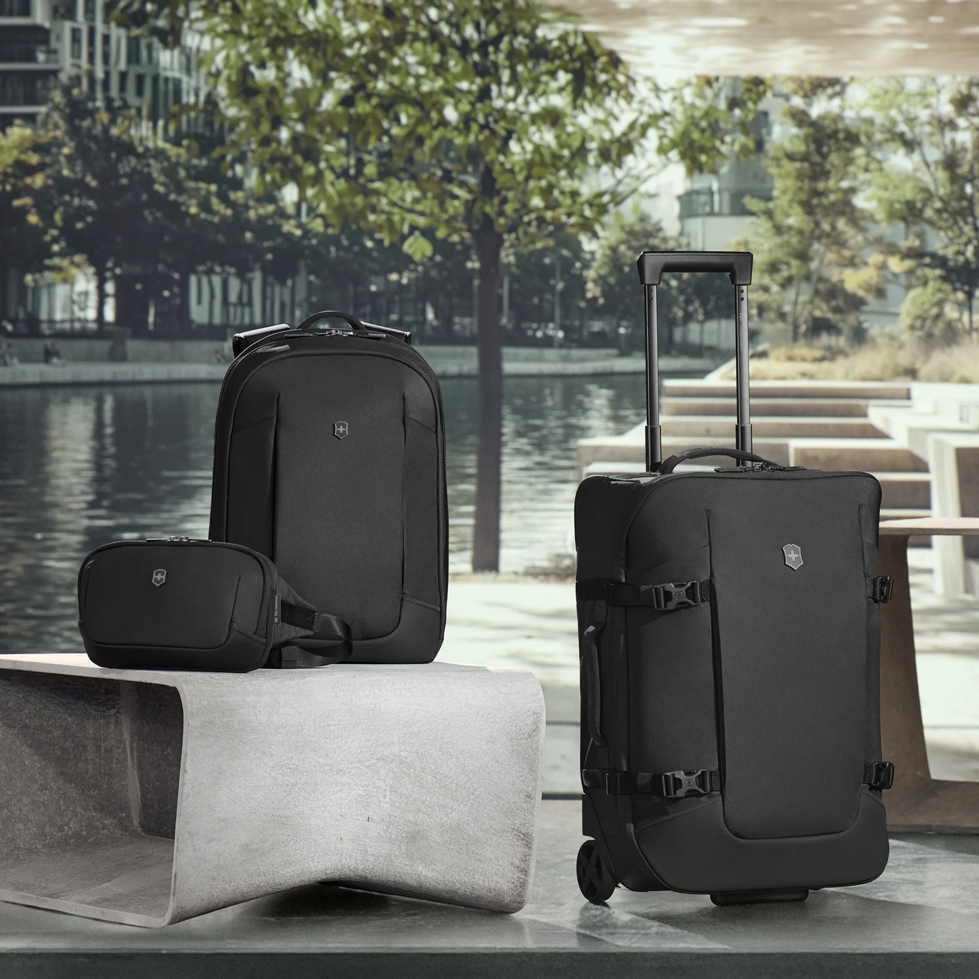Victorinox Altmont Modern Travel Collection items