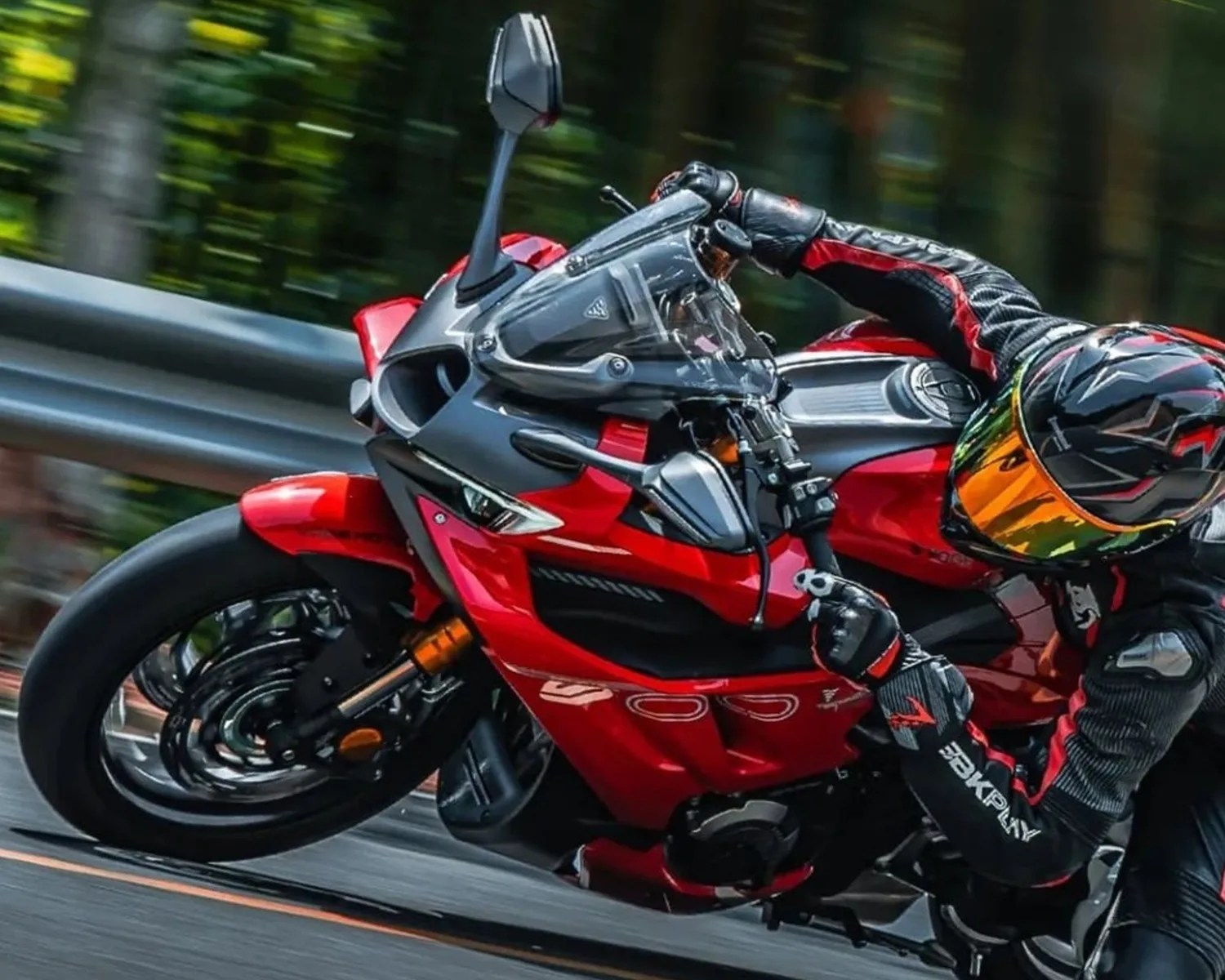 Voge RR500S knee drag