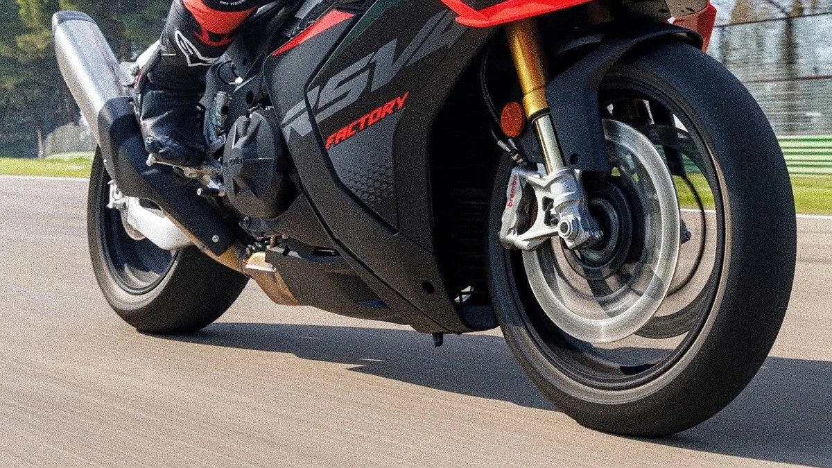 aprilia rsv4 macro
