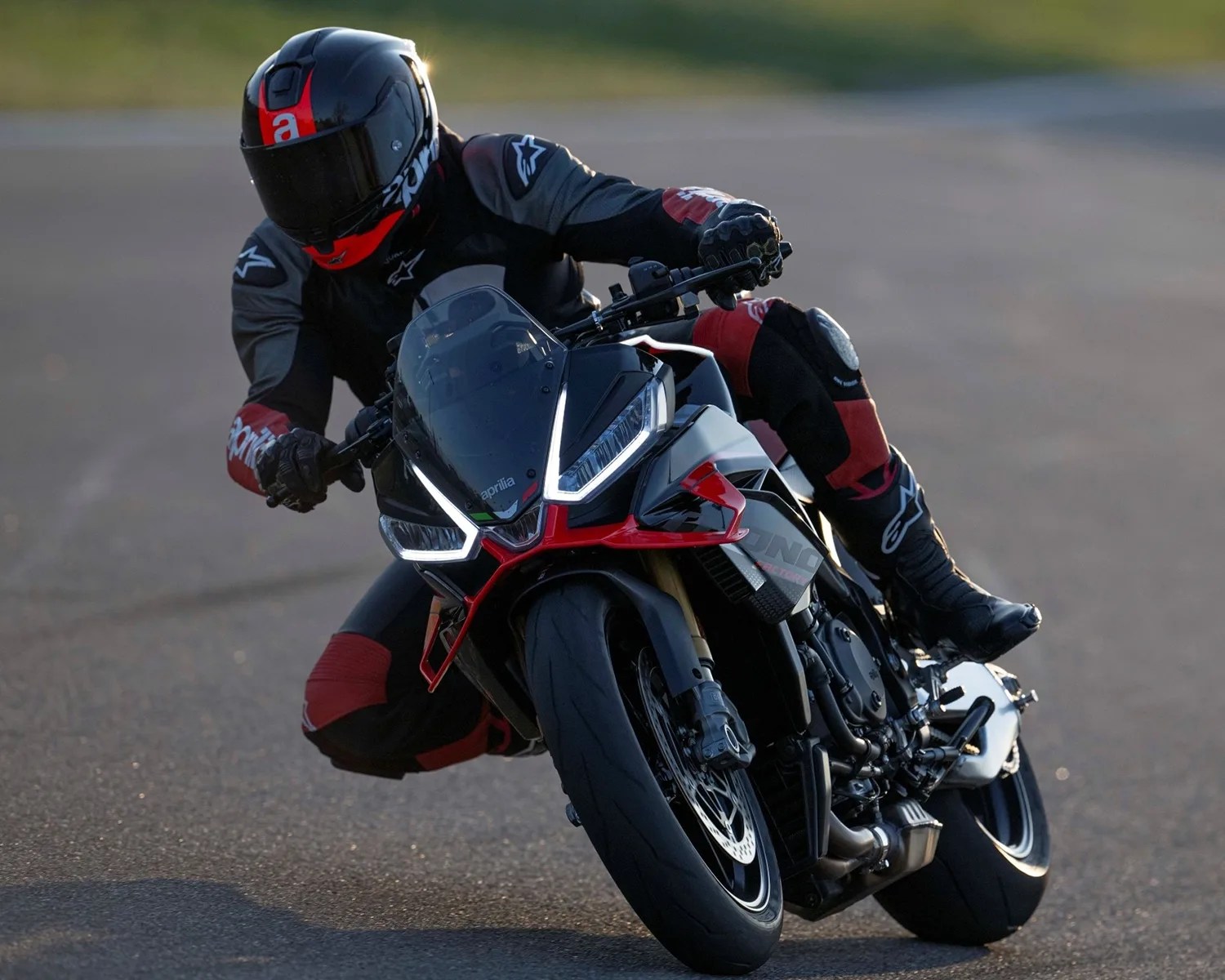 aprilia tuono v4 standard turn