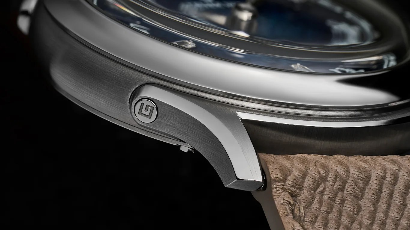 a closeup of an atelier wen watch case