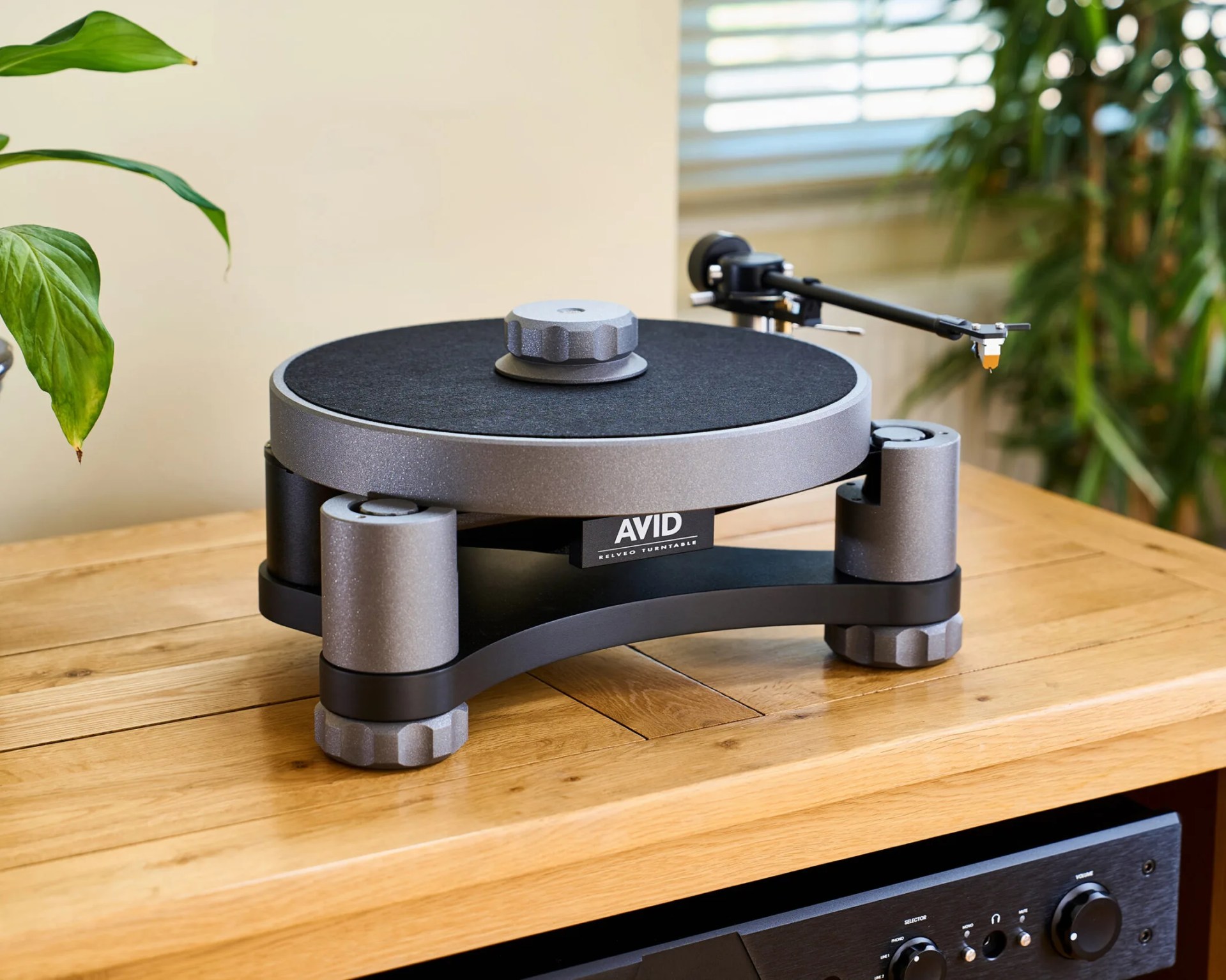 Avid Relveo turntable