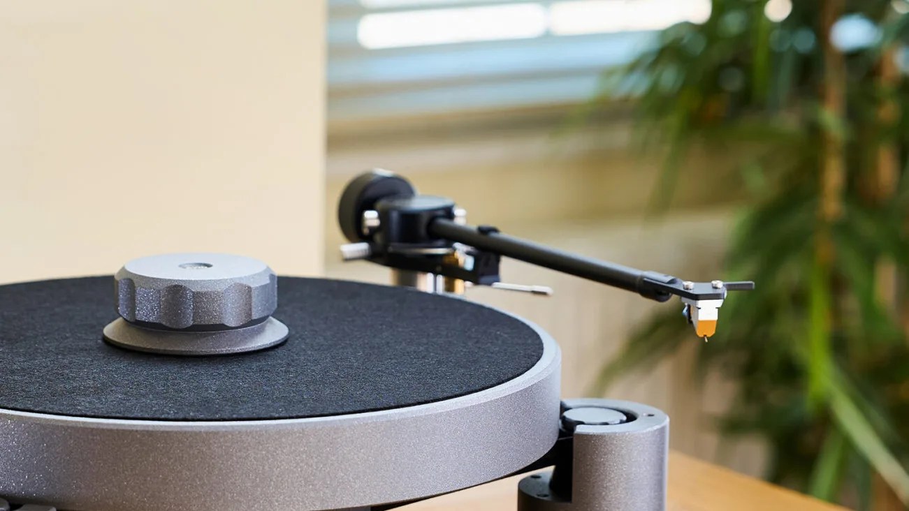 Avid Relveo turntable