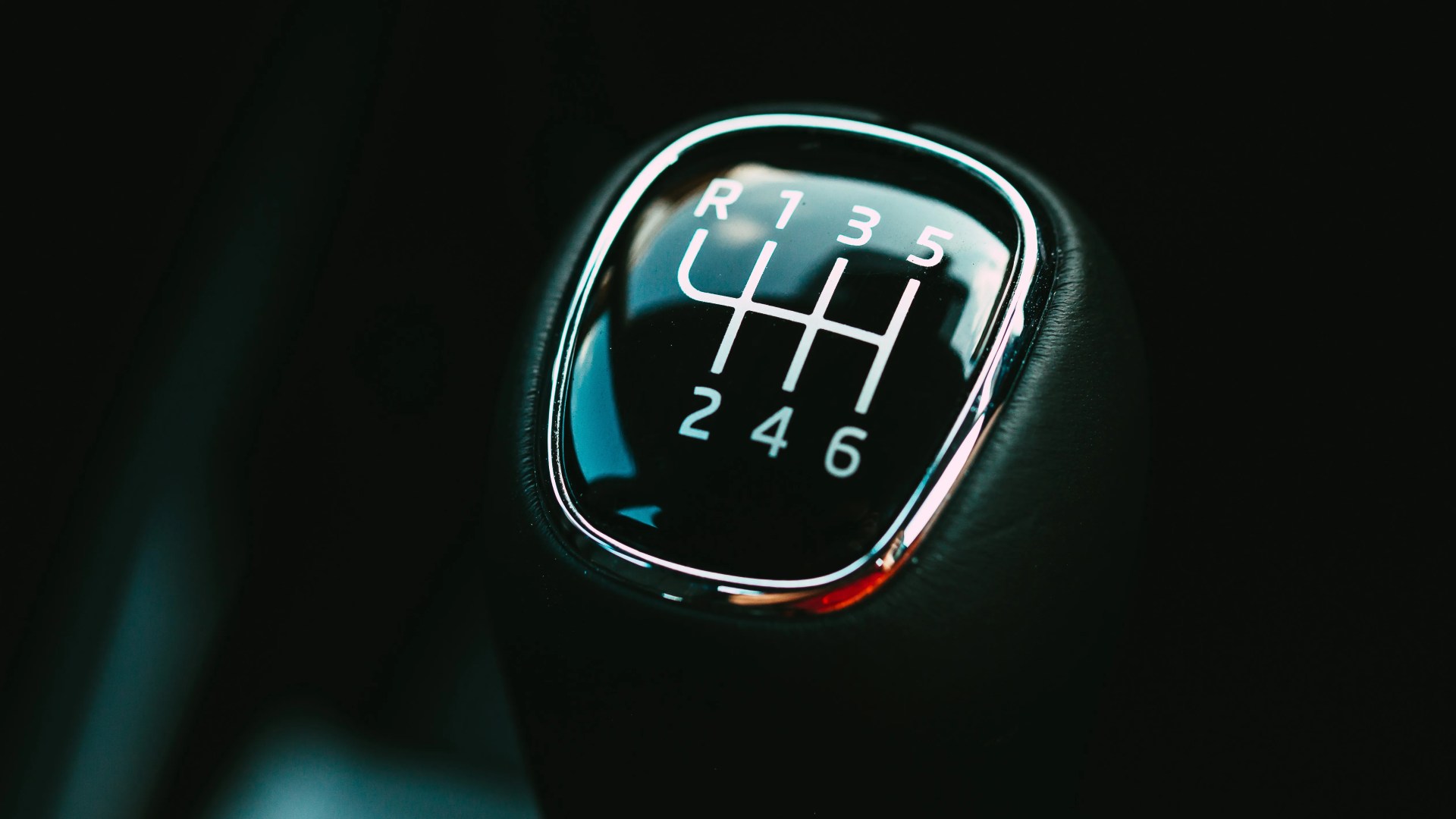 a close-up photo of the top of a manual transmission shifter