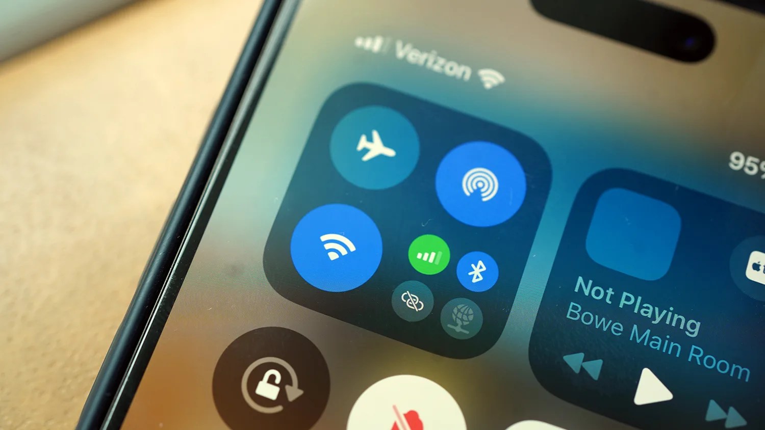 iOS 26 Wi-Fi login feature