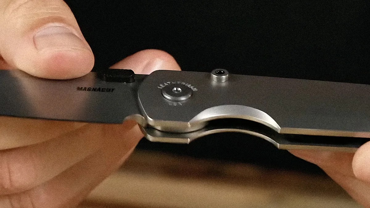 leatherman blazer folding knife macro