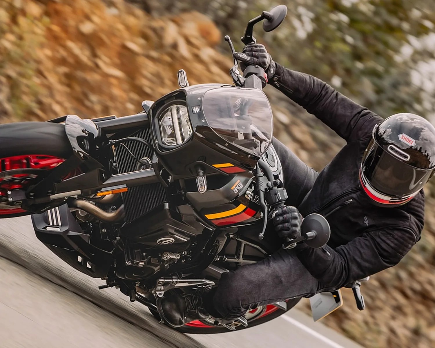 suzuki gsx-8tt motorcycle deep lean