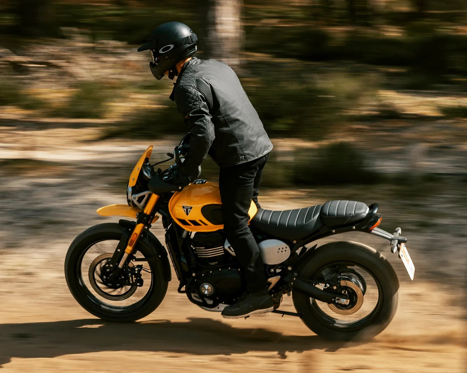 triumph scrambler 400 xc action